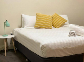 Stylish 4 Bedroom Urban Retreat!, Wagga Wagga